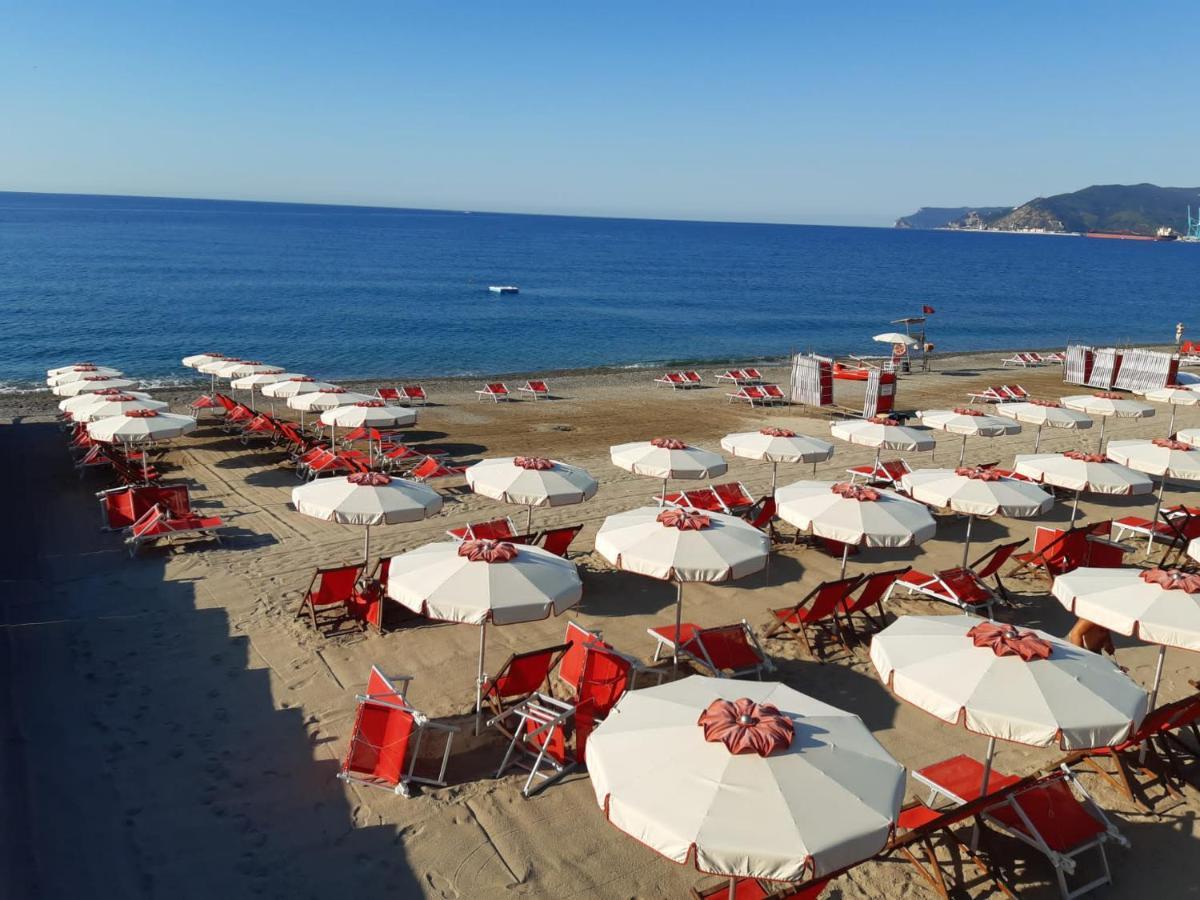 La Casa Del Mare Lägenhet Savona Exteriör bild